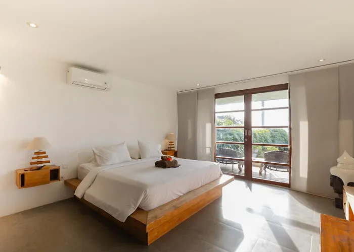 Three-bedroom With Private Pool At La Joya Balangan