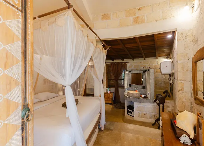 Three-bedroom With Private Pool At La Joya Balangan