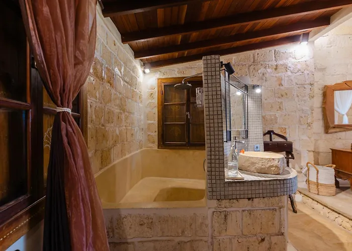 Three-bedroom With Private Pool At La Joya Balangan *
